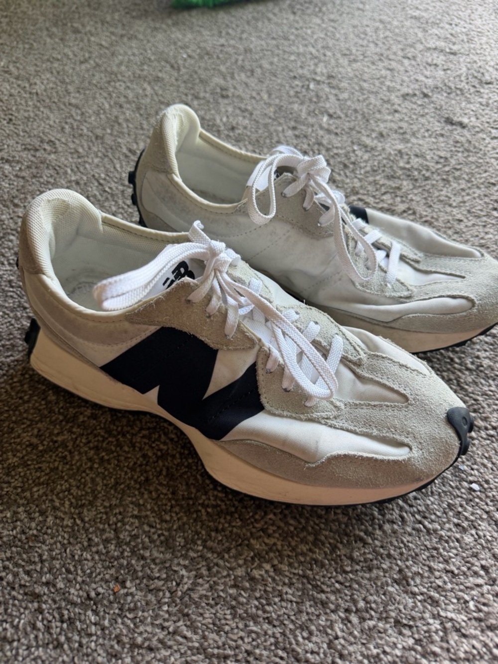 New Balance 327 Women's White and Black Retro Runner Sneakers